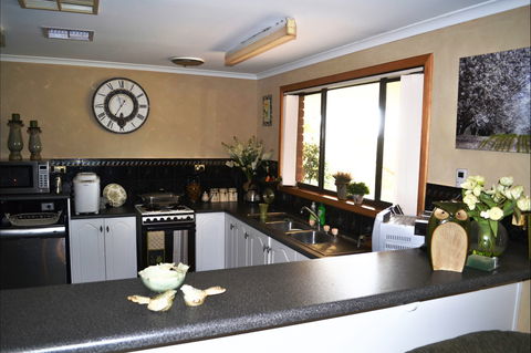 River Boat Road Cadell -River Shack Rentals - SA Accommodation 2