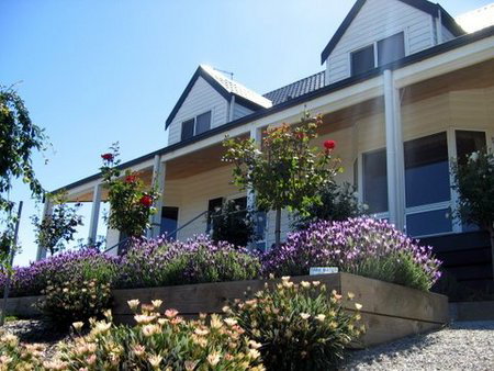 Canadian Lodge - SA Accommodation 0