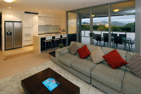 Cairns Luxury Apartments, Harbourlights Complex - SA Accommodation 6