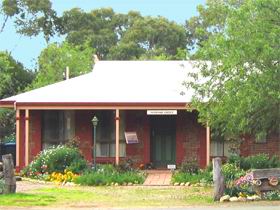 Stacey Studio Gallery & Almond Grove B&B - SA Accommodation 0