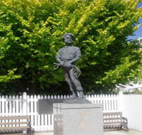 Alexander Cameron Statue - SA Accommodation