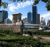 Former Victoria Bridge Abutment Memorial - SA Accommodation