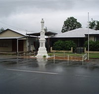 Finch Hatton War Memorial - SA Accommodation