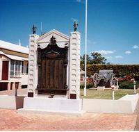 Gayndah War Memorial - SA Accommodation