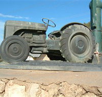 Ferguson Tractor Monument - SA Accommodation