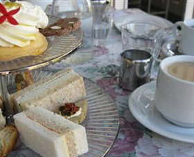Afternoon Tea At Burnett House - SA Accommodation 2