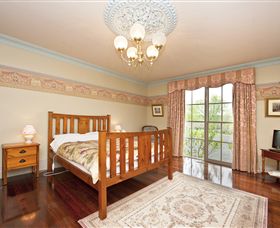 Barcaldine House - SA Accommodation 7