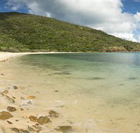 Connie Bay on Keswick Island - SA Accommodation