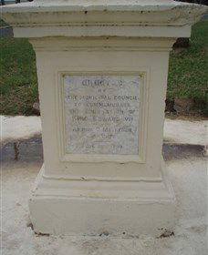 The Coronation Lamp Memorial - SA Accommodation 1