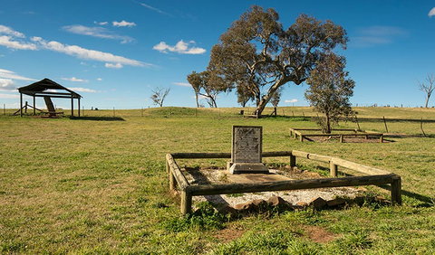 Yuranighs Aboriginal Grave Historic Site - SA Accommodation 1