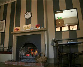 Gerry's @ The Commercial Hotel - SA Accommodation 2