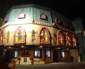 Draculas Cabaret Restaurant - SA Accommodation 0