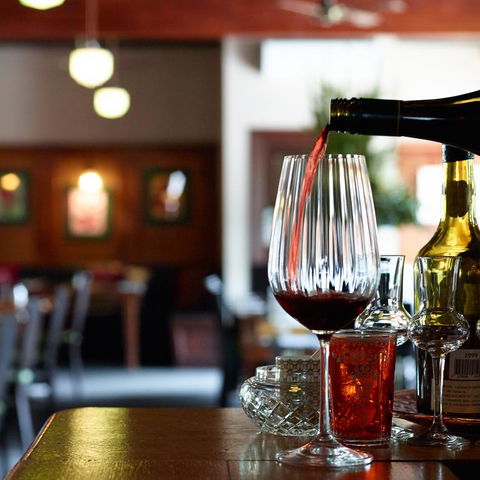 Farmers Arms Hotel & Art Suites Daylesford - SA Accommodation 2