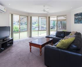 At Theme Park Central Holiday House - SA Accommodation 2