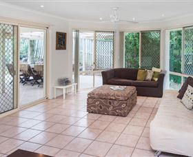 At Theme Park Central Holiday House - SA Accommodation 3