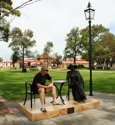 Gladstone Square - SA Accommodation 1