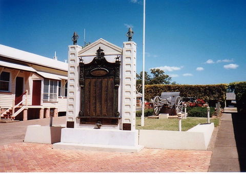 Gayndah War Memorial - SA Accommodation 0