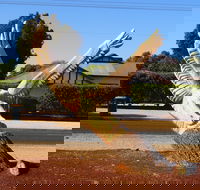 Loxton Tree sculptures - SA Accommodation