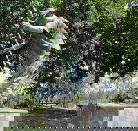 Cane Cutter Memorial - SA Accommodation