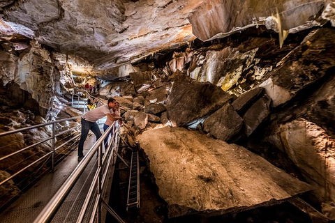 Jenolan Caves: Lucas Cave Tour - SA Accommodation 3