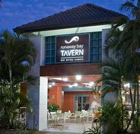 Runaway Bay Tavern - SA Accommodation