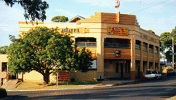 Royal Hotel Drouin - SA Accommodation 0