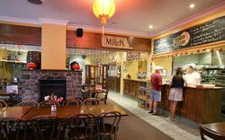 Albion Park Hotel - SA Accommodation 2
