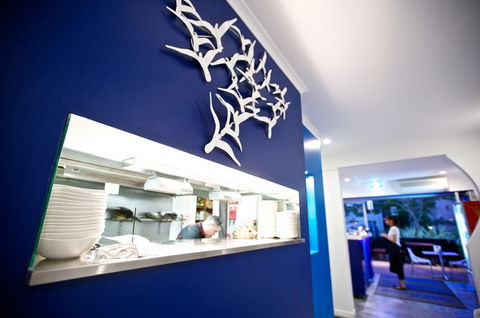Fish Roe Gourmet Fish & Chippery - SA Accommodation 5