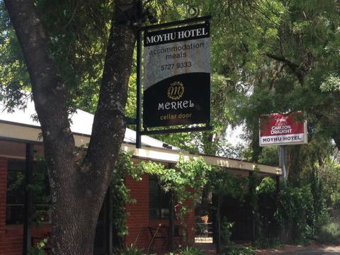 Moyhu Hotel - SA Accommodation 1