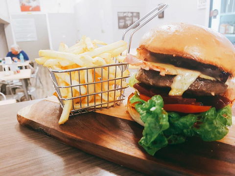 Keeping Healthy Backyard Chickens - SA Accommodation 0