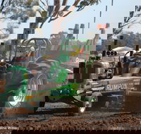 Barmedman Twilight Modified Tractor Pull - SA Accommodation