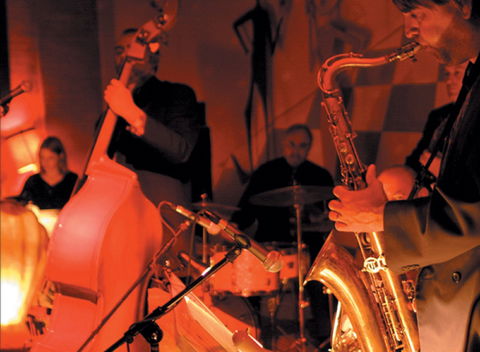 The Pearly Shells Feat. Julie O'Hara - SA Accommodation 0