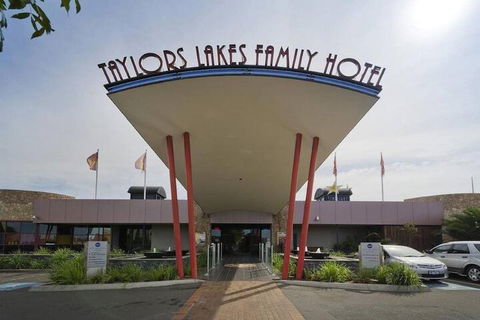 Quality Hotel Taylors Lakes - SA Accommodation 1
