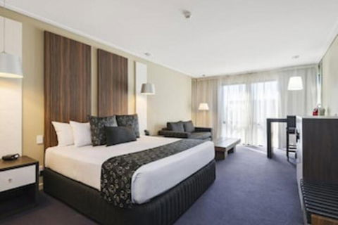 Quality Hotel Taylors Lakes - SA Accommodation 0