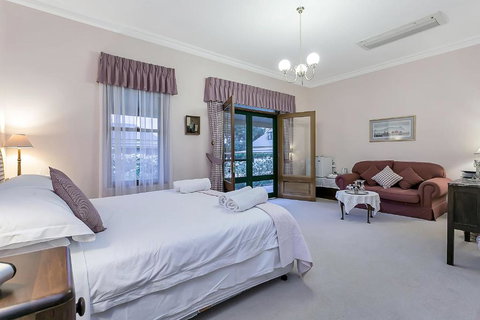 Abbotsford Country House - SA Accommodation 5