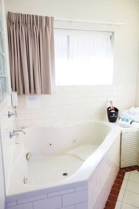 Comfort Inn & Suites Robertson Gardens - SA Accommodation 6