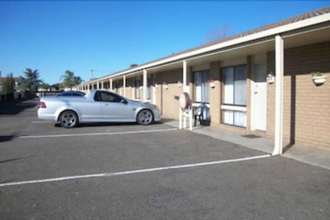 Country Home Motor Inn - SA Accommodation 0