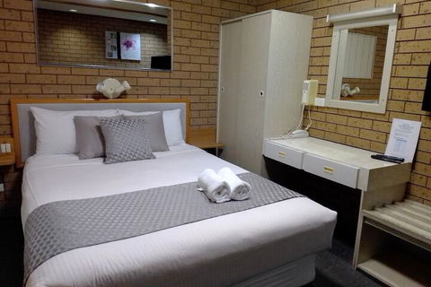 Country Home Motor Inn - SA Accommodation 7