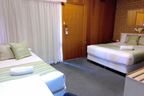 Country Home Motor Inn - SA Accommodation 4