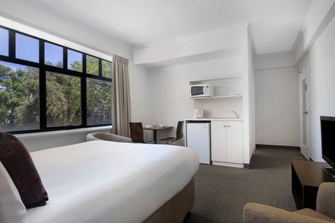 BreakFree Directors Studio - SA Accommodation 5