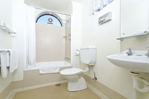 BreakFree Directors Studio - SA Accommodation 4