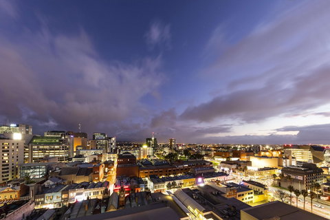 Oaks Adelaide Horizons Suites - SA Accommodation 0