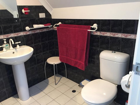 Aarn House B & B Airport Accommodation - SA Accommodation 4