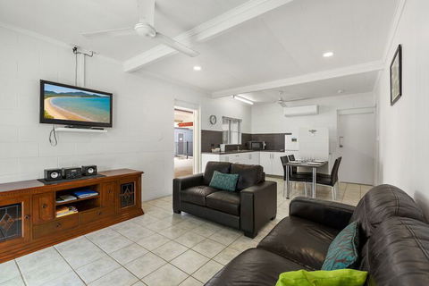 Kurrimine Beach Huts - SA Accommodation 5