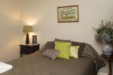 Southern Railway Hotel - SA Accommodation 4