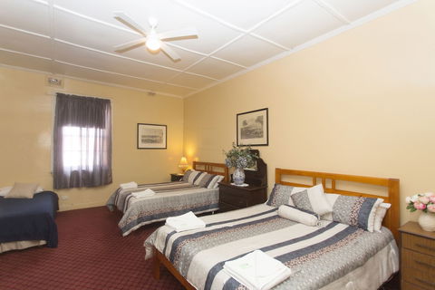 Southern Railway Hotel - SA Accommodation 3