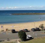 Toowoon Beach View 3br Villa 4 just steps to beach with views - SA Accommodation