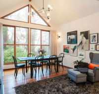 Artist on Everest - SA Accommodation