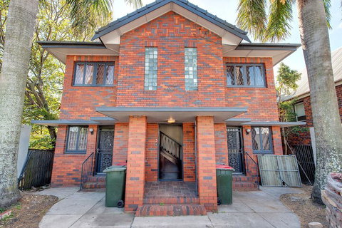 Anville Court - SA Accommodation 2