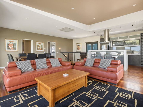 Apollos - SA Accommodation 6